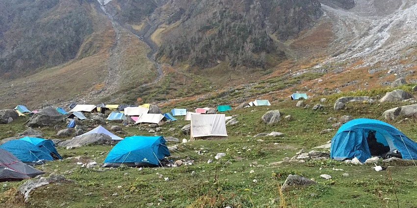 Beas Kund is the best place for all kinds of campers, from beginners to advanced level.