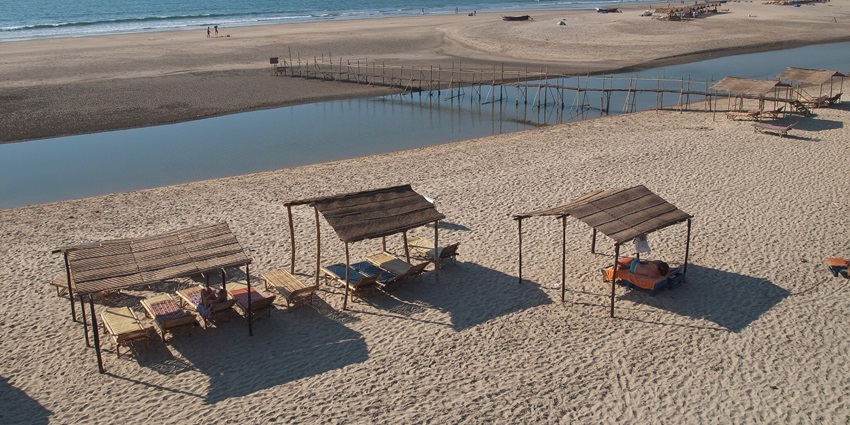 Belekan Beach features a curving shoreline and shallow and placid waves.