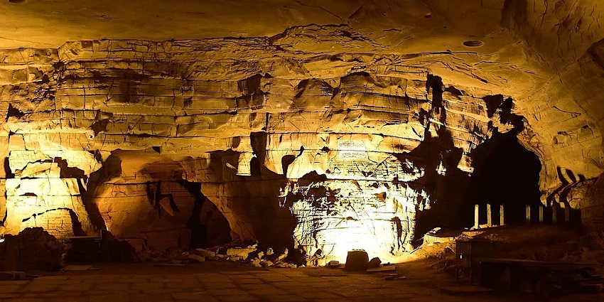 Explore the stunning Belum Caves located in the Kadapa district in Andhra Pradesh.