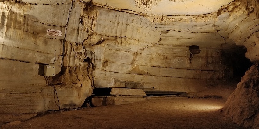 Inside the halls of Belum caves, one of the most popular places to see near Rajiv Gandhi National park