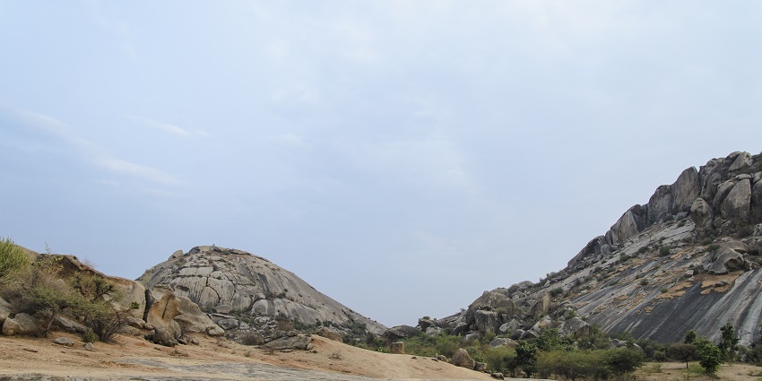 Rugged terrains and rolling hills of Bera, one of the top offbeat places in Rajasthan.