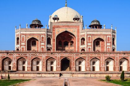 Image of Humayun Tomb in Delhi with beautiful architecture, under clear blue sky