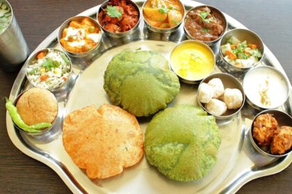 The best foods in Bikaner feature unique spices, savoury snacks, and sweet treats.