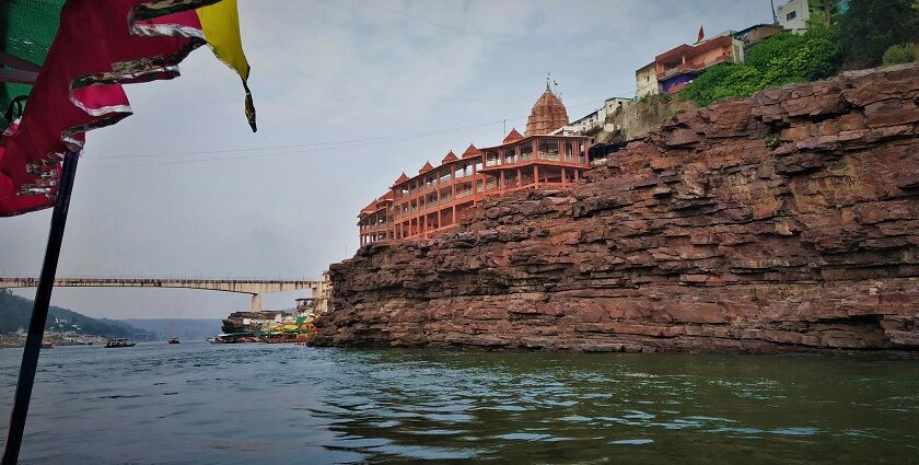 A glimpse of a famous temple in the region of Madhya Pradesh surrounded by azure waters.