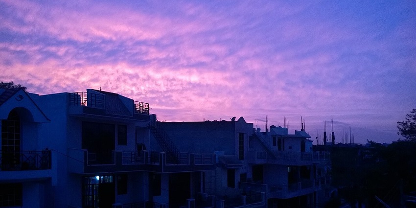 A beautifully shaded sky in Gurgaon during the evening, ideal for a stroll in the city.
