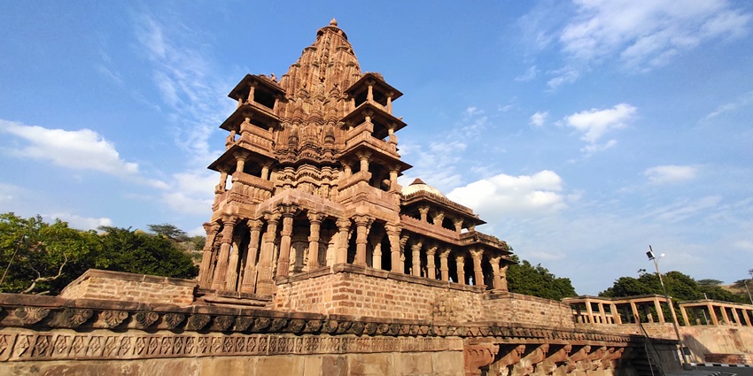 Visit the top Forts in Kuchaman from October to March for ideal weather.