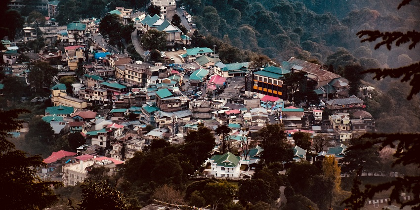 Visit the state of Himachal Pradesh from October to March for a great experience.