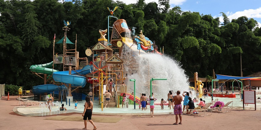 People having fun with their family at Suswa Water Park to cool off during the summer months