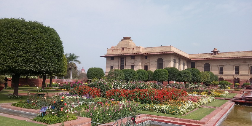 Stroll around the Mughal Gardens of the Rashtrapati Bhavan Museum, Delhi