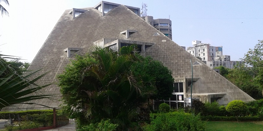 The planetarium situated near the main gate of the Sayaji Baug.