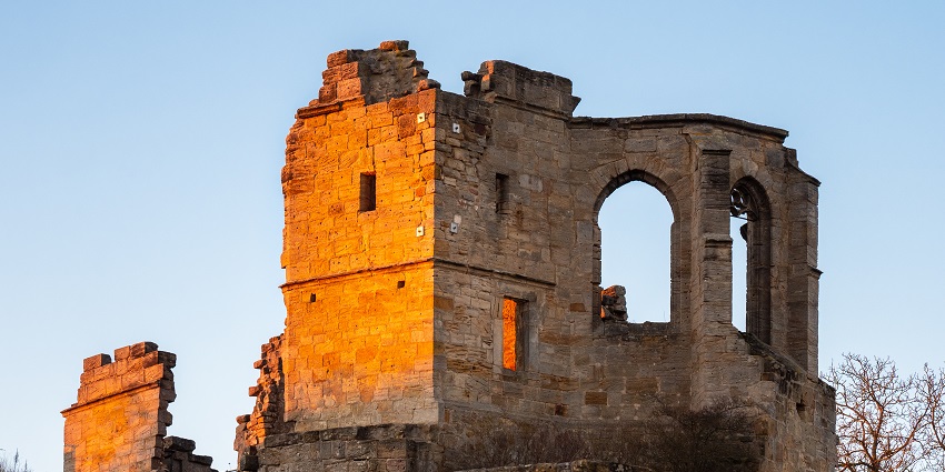 A glimpse of intricate designs and structures of the architectural ruins of this historic fort.