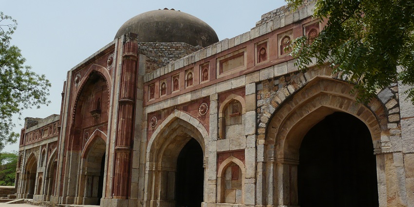 Visit this iconic structure located in the Archaeological Village complex in Mehrauli, Delhi.