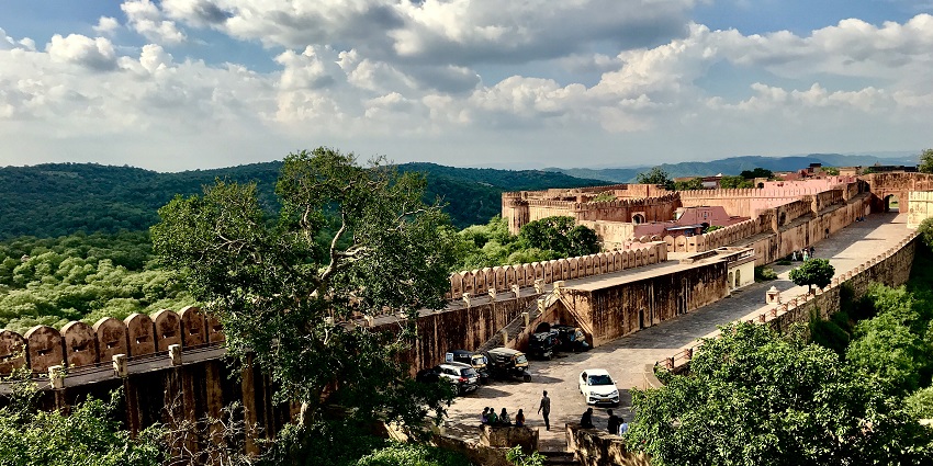 The best time to explore the Jaigarh Fort, Jaipur, is during the winter season.