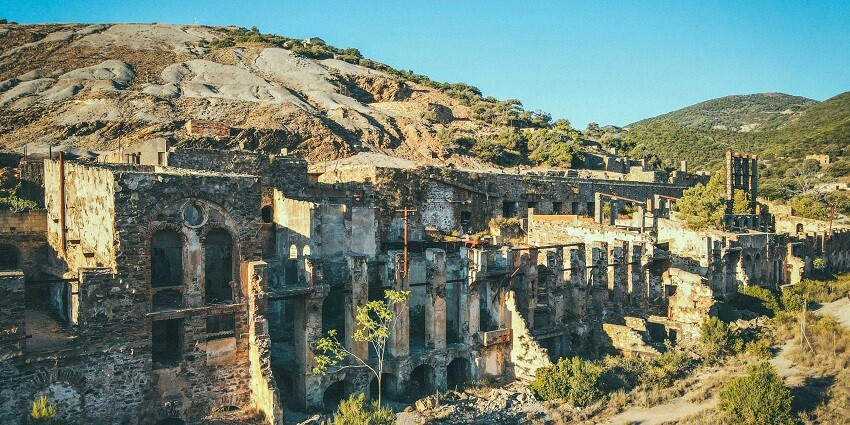 The best time to head to the historic Hill Fort Kesroli is during the winter months.