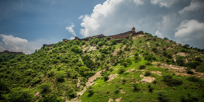 The best time to visit Sujangarh Fort Rajasthan is during the winter season.