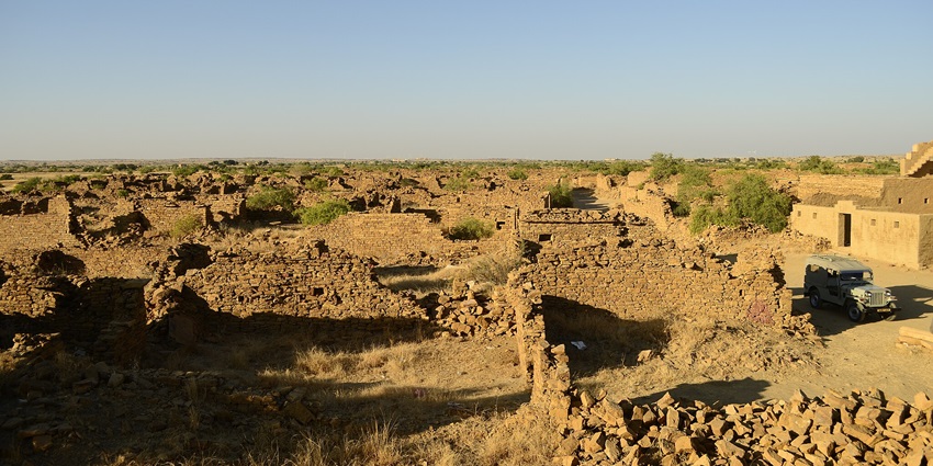 Being a desert region, Rajasthan is best visited during the winters as the weather is cool and pleasant