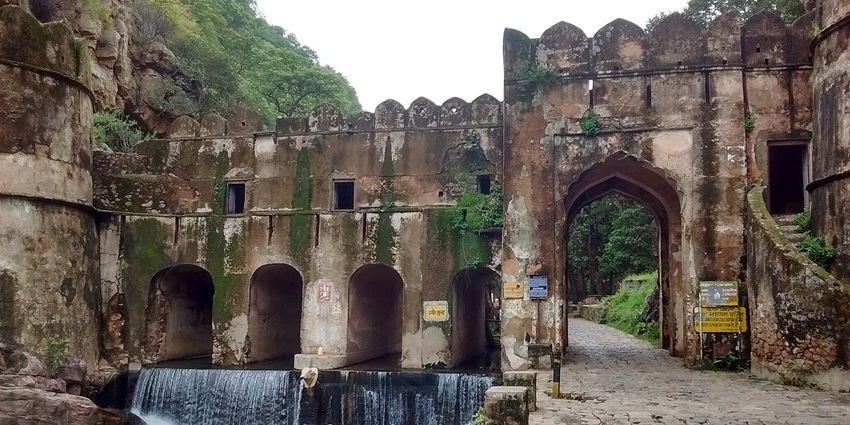 The best time to visit Ranthambore Fort, Rajasthan, is during the winter season.