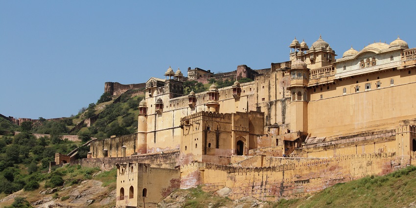 The best time to visit Sirohi Fort Rajasthan is from October to March