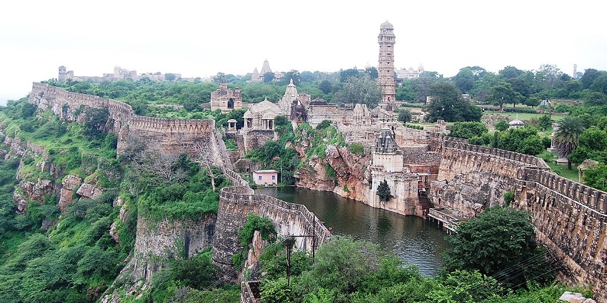 The best time to visit Chittorgarh Fort Jauhar Kund is during winter.