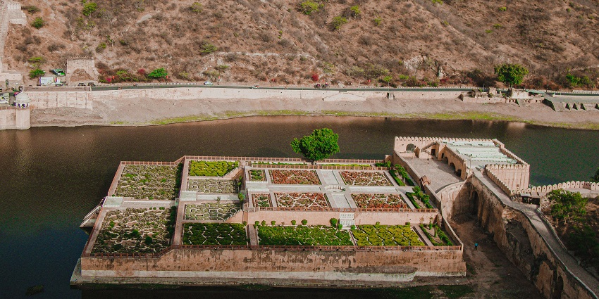 The best time to visit Amagarh Fort Rajasthan is during winter when the weather is cool