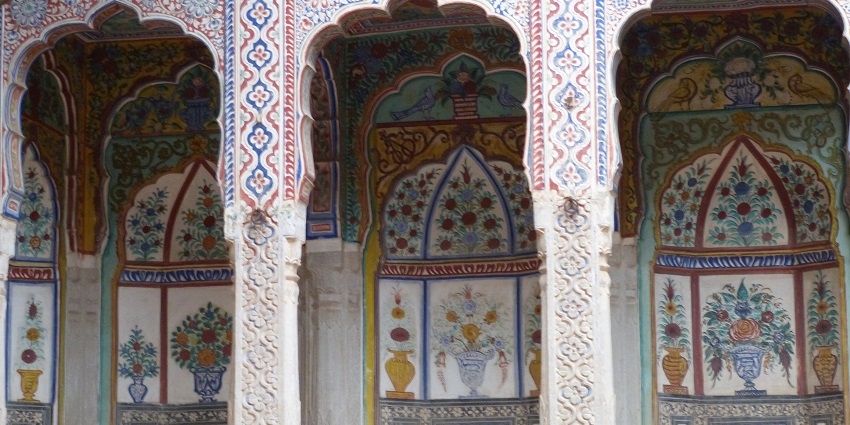 The complex paintings can be seen at Nawalgarh Fort, Rajasthan.