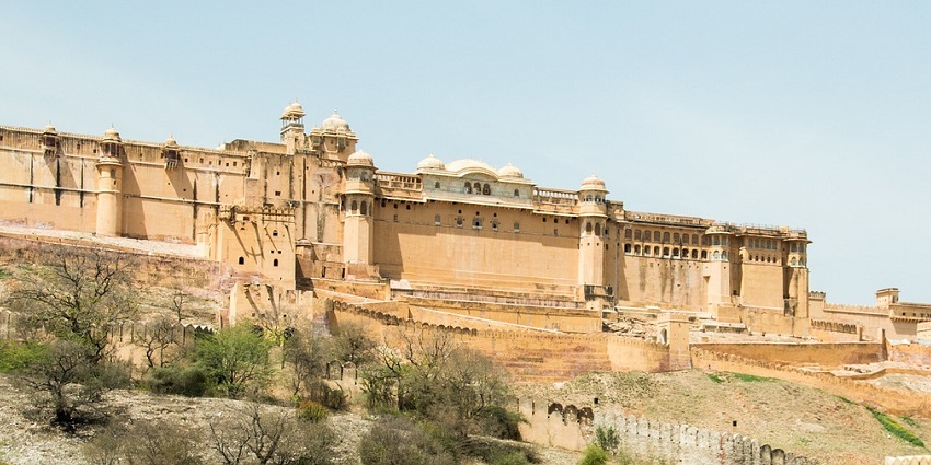 The best time to visit Ajabgarh Fort is when the weather is cool and pleasant