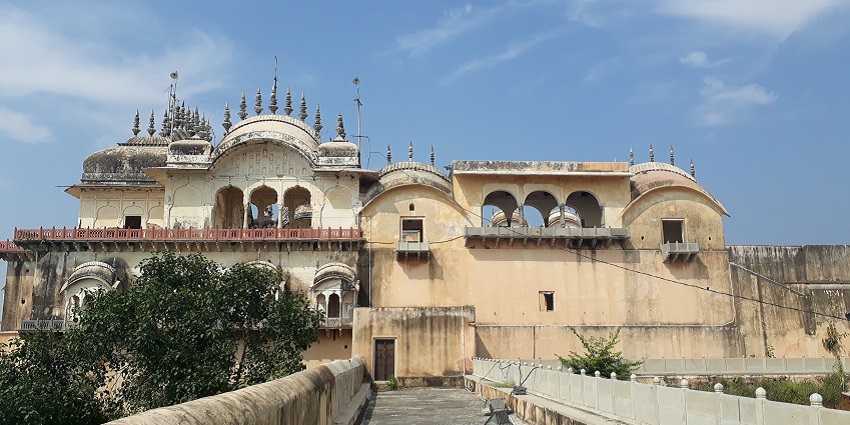 Visit Shahar Fort October-March for mild temperatures and stunning views.