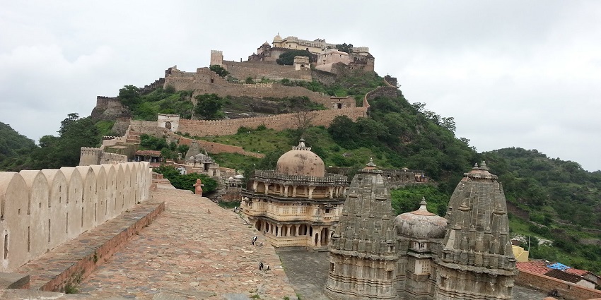 Aerial view of Kumbhalgarh Fort is best enjoyed during the winter months