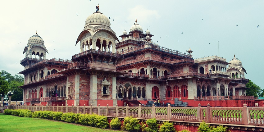 Albert Hall located in Ram Niwas Bagh, Jaipur, framed by lush gardens and historic architecture.