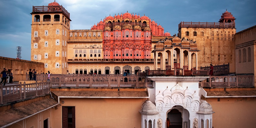 A glimpse of the exquisite Rajasthani architectural details carved into walls in Jaipur.