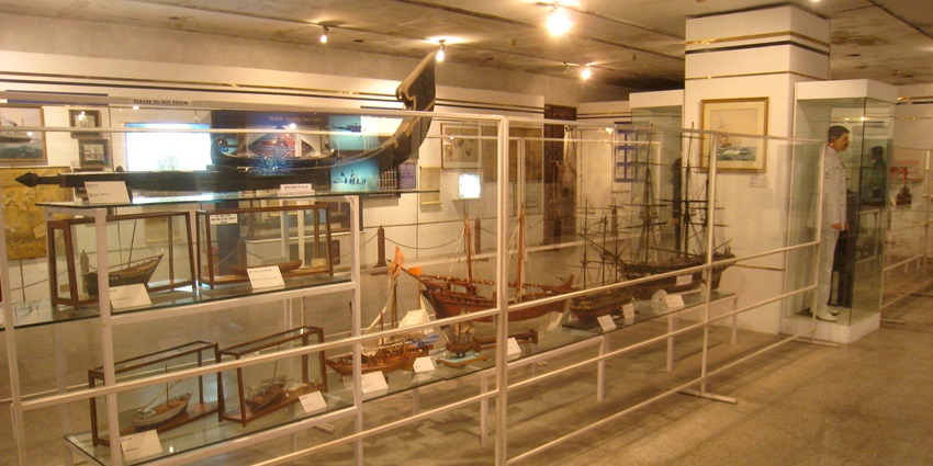 History enthusiasts can visit the museum at any time of the day as the interiors are cool.