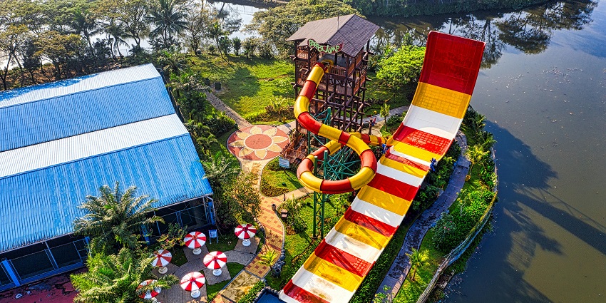The best time to visit this location is the summer months as it gives a refreshing escape from the heat