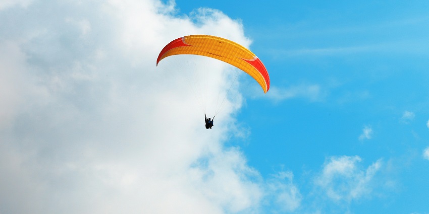 The best time for paragliding is from October to March when the weather is nice.