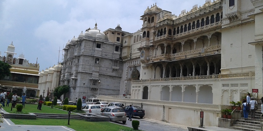 Grand entrance of the City Museum Palace, revealing its architectural splendour.