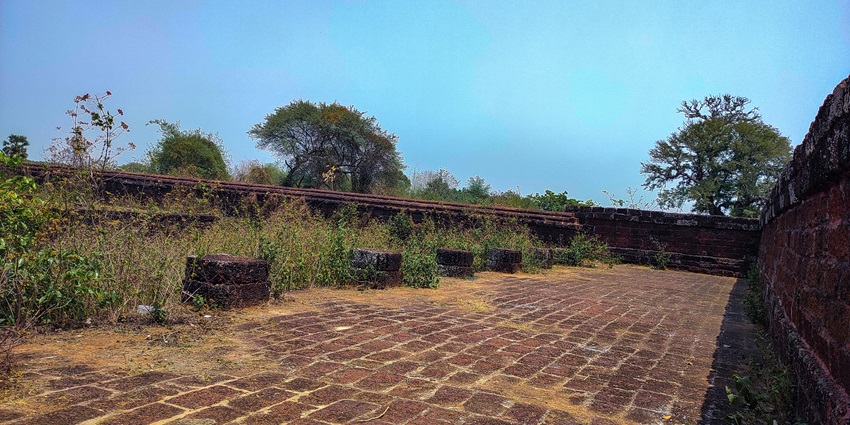 Considering the ideal time to visit is best for a convenient exploration of the fort.