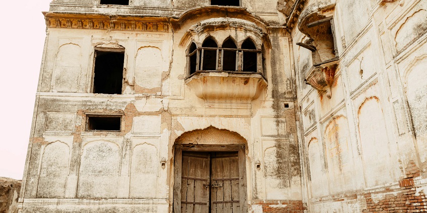 The best time to head to the historic Doraha Fort is during the winter season.