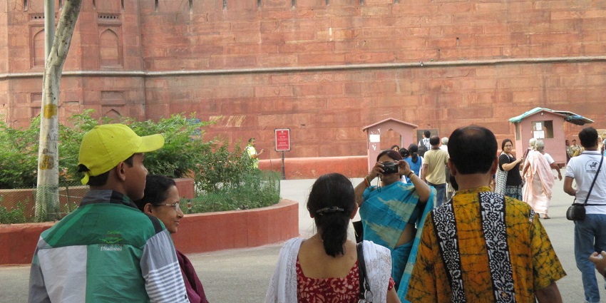 Winters are the best time to visit Jahanpanah Fort with the pleasant weather around.