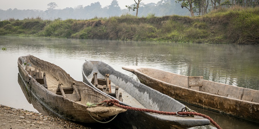 Seasonal images depicting the best times to visit Chitwan, highlighting dry weather.