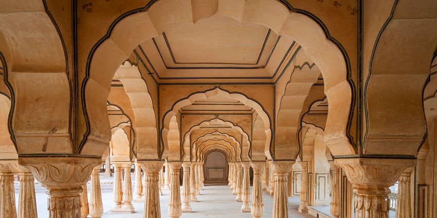 Explore the Bharatgarh Fort during the winter season as the weather is cold