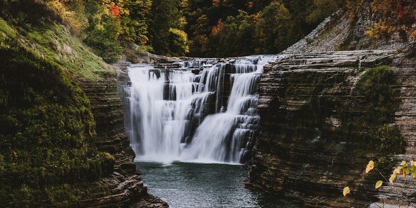 The best time to visit this waterfall is during the monsoon season as the flow is intense