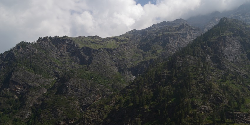 Scenic snapshot of the The hills opposite kheerganga tourist spot in Himachal pradesh
