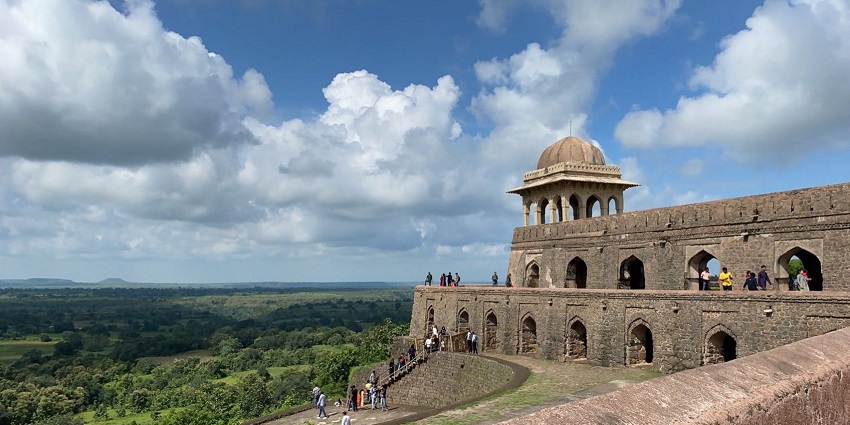 Rani Roopmati Mahal in Mandu, Madhya Pradesh, showcasing historic architecture near Mukundpur zoo