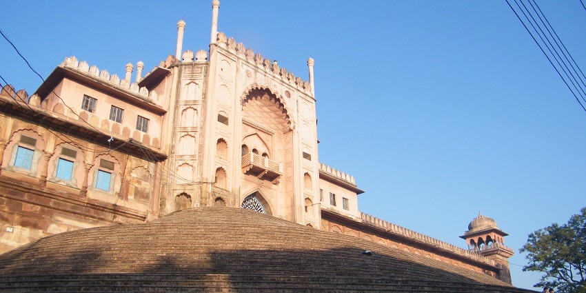 Scenic view of the mosque with the stairs leading upto it