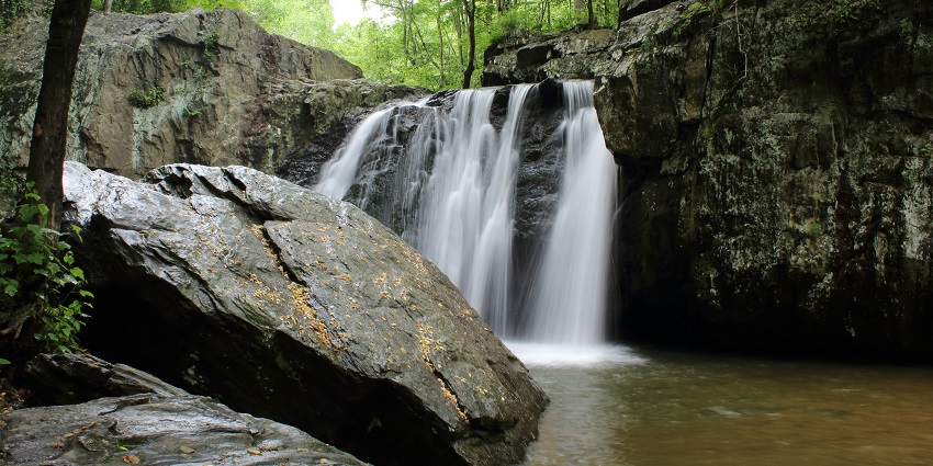 Considering the best time to visit the waterfall is ideal to have the best experience.