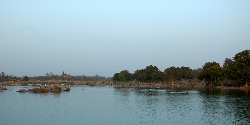 A view of Betwa River offers serene surroundings, which is the perfect place to visit in Orchha for relaxing and tranquil boat rides.