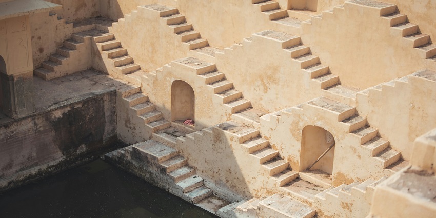 A glimpse of the Bhadiya Kund's natural spring set in a peaceful, green environment.