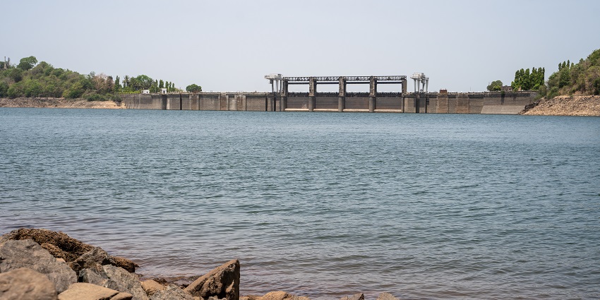 The Bhadra dam holds back a vast expanse of water.