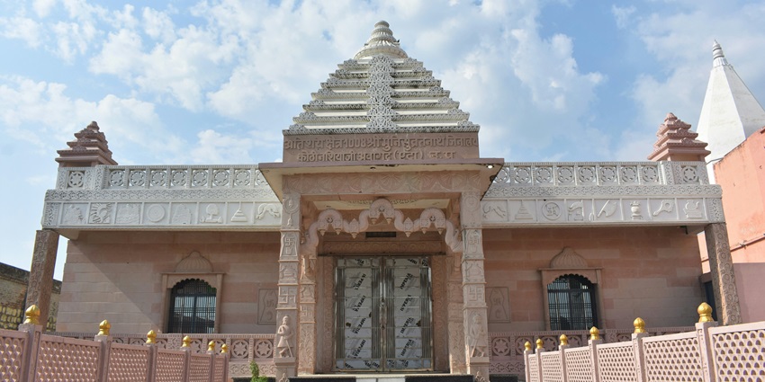Bhagwan Parshuram Mandir is one of the prominent ancient temples in Delhi region.