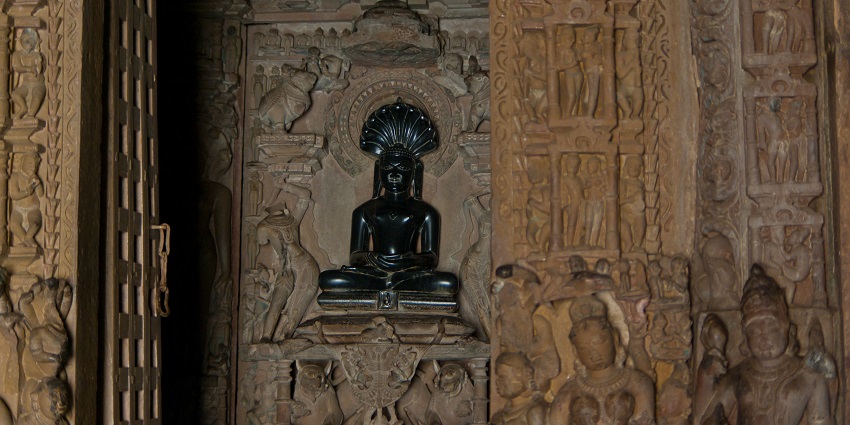 The fascinating glimpse of the Bhagwan Parshwanath idol depicting the Jain philosophy