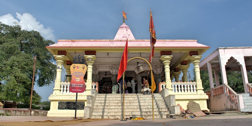Bhairon Mandir, dedicated to Lord Shiva, is one of the prominent ancient temples in Delhi.